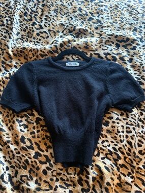 Yuna Black Short-Sleeve Ribbed Crop Top